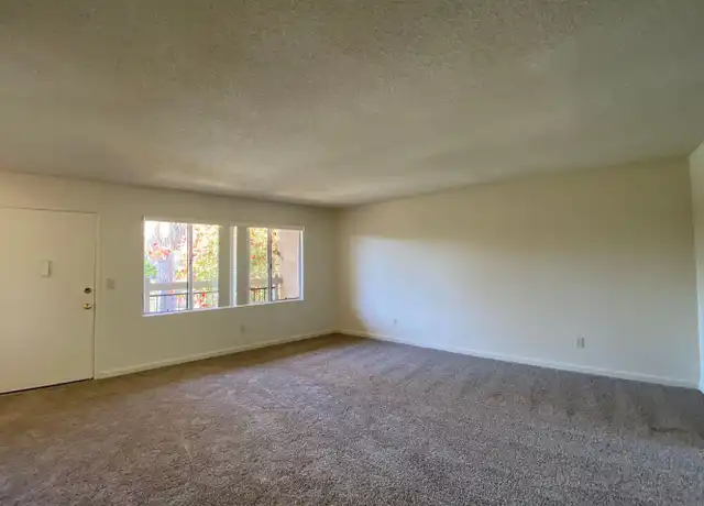Property at 1025 Meadow Lake Dr Unit 16, Vista, CA, 92084, 1 bed, 1 bath, [object Object]