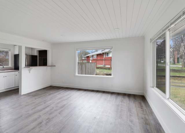 Photo of 54 SE Glencoe St, Oak Harbor, WA 98277