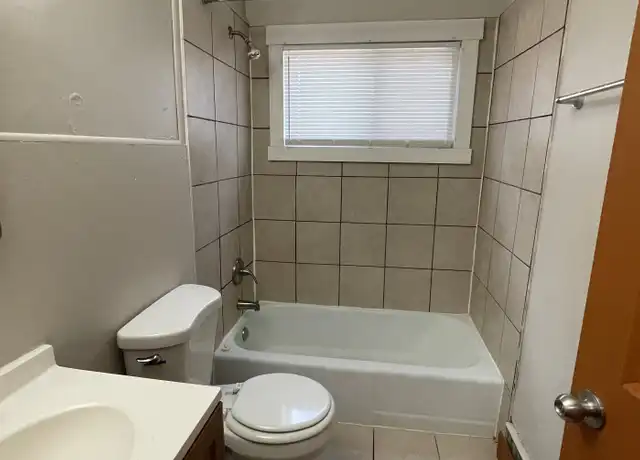 Property at 325 Maria Ave Unit 4, St Paul, MN, 55106, 1 bed, 1 bath, [object Object]