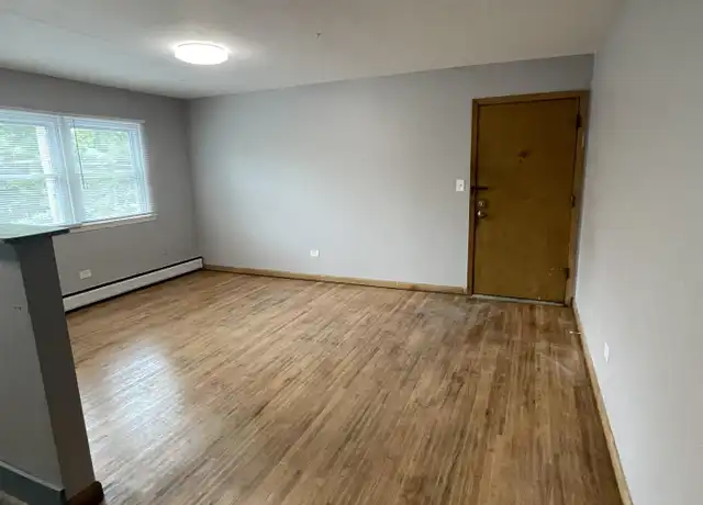 Property at 325 Maria Ave Unit 4, St Paul, MN, 55106, 1 bed, 1 bath, [object Object]