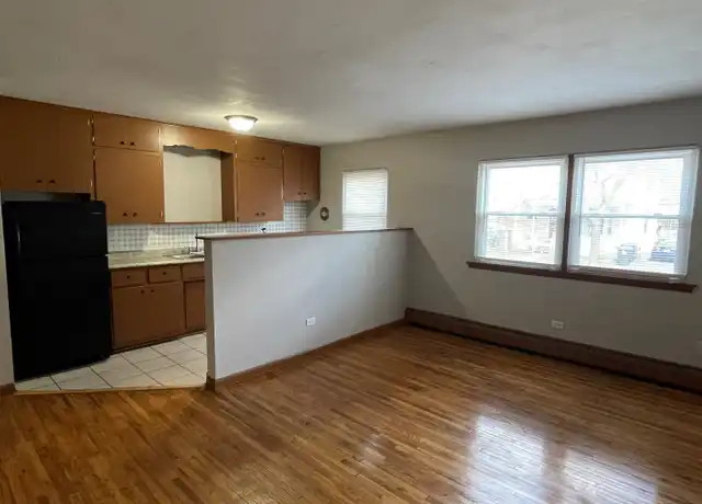 Property at 325 Maria Ave Unit 4, St Paul, MN, 55106, 1 bed, 1 bath, [object Object]