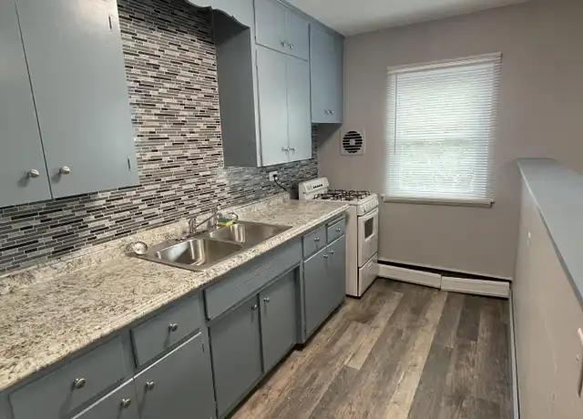 Property at 325 Maria Ave Unit 4, St Paul, MN, 55106, 1 bed, 1 bath, [object Object]