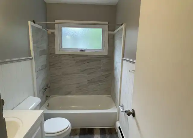 Property at 325 Maria Ave Unit 4, St Paul, MN, 55106, 1 bed, 1 bath, [object Object]