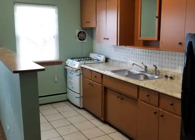 Property at 325 Maria Ave Unit 4, St Paul, MN, 55106, 1 bed, 1 bath, [object Object]