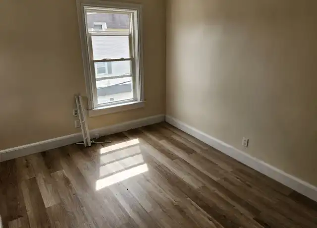 Property at 17 Richards Ave Unit 3, North Attleborough, MA, 02760, 3 beds, 1 bath, [object Object]
