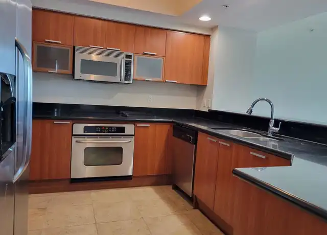 Property at 15051 Royal Oaks Ln Unit UN902, North Miami, FL, 33181, 2 beds, 2.5 baths, [object Object]
