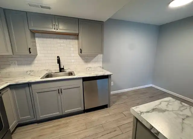 Property at 1002 Parkvale Ct Unit 1003 02, Park Hills, KY, 41011, 2 beds, 1 bath, [object Object]