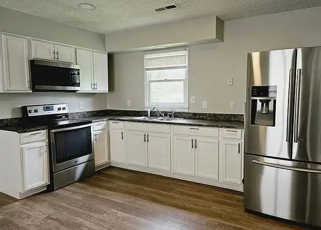 Property at 810 E Bragg St Unit B, Greensboro, NC, 27406, 3 beds, 1 bath, [object Object]