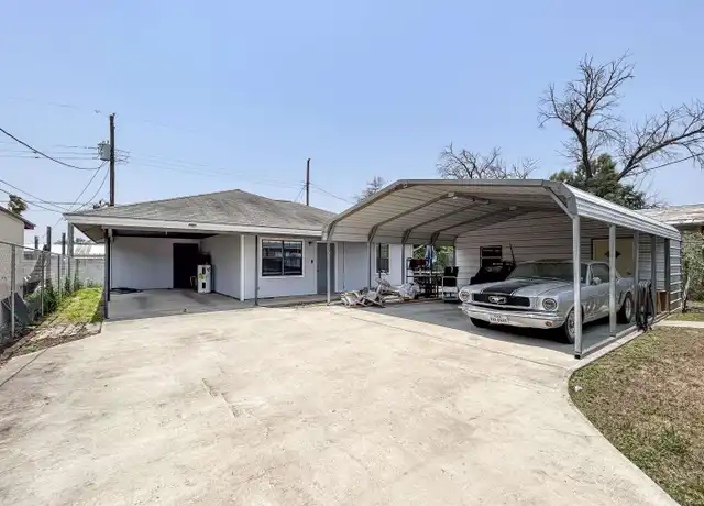 Property at 1707 Delmar St, Zapata, TX, 78076, 2 beds, 1 bath, [object Object]