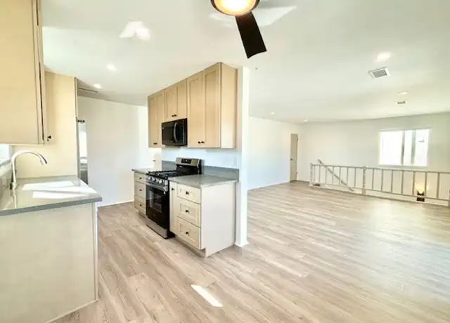 Property at 136 Ventura Ave, Oxnard, CA, 93035, 3 beds, 2 baths, [object Object]