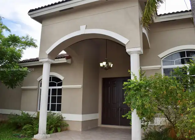 Property at 13196 SW 190th St, Miami, FL, 33177, 6 beds, 4 baths, [object Object]