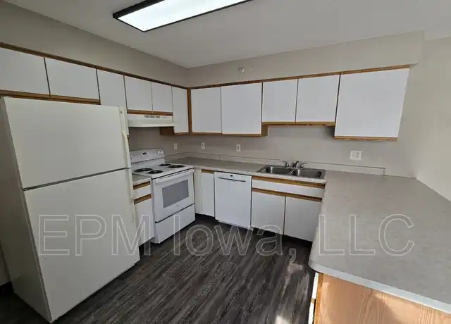 Property at 64 Miller Ave SW #6, Cedar Rapids, IA, 52404, 4 beds, 2 baths, [object Object]