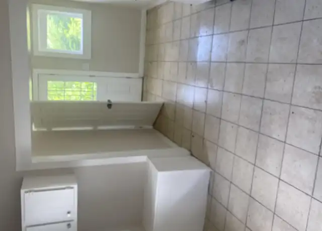 Property at 2914 Woodbridge Ave, Cleveland, OH, 44109, 2 beds, 1 bath, [object Object]