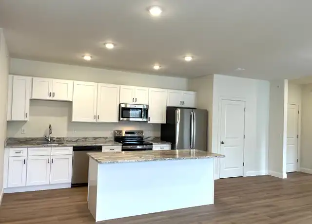 Property at 386 Saint John St Unit 4, Portland, ME, 04102, 2 beds, 1 bath, [object Object]