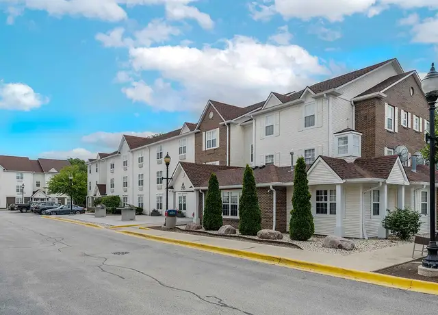Photo of 2185 Marriott Dr, West Dundee, IL 60118