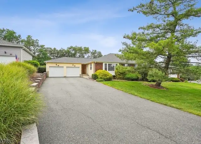Property at 110 Brandywyne Dr Unit 1, Florham Park, NJ, 07932, 1 bed, 2 baths, [object Object]