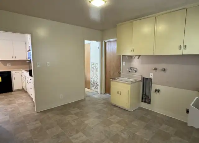 Property at 117 W Wyandotte St, Stockton, CA, 95204, 2 beds, 2 baths, [object Object]
