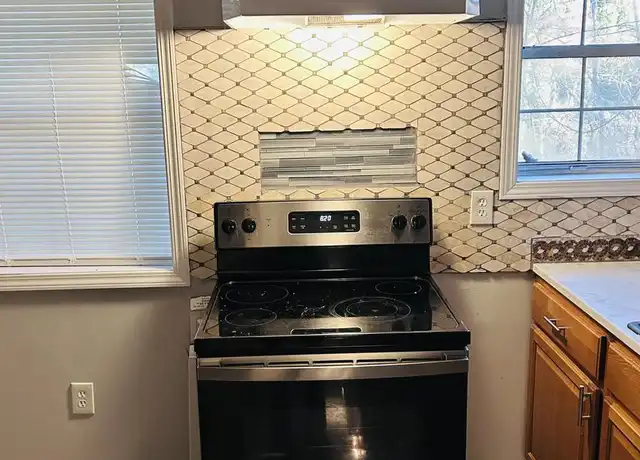 Property at 2111 Sandtree Ct SW Unit 2, Atlanta, GA, 30331, 2 beds, 1 bath, [object Object]