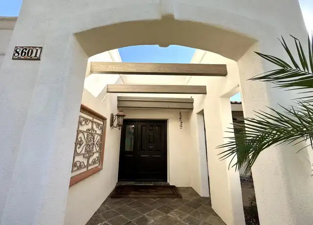 Property at 8601 E Irish Hunter Trl, Scottsdale, AZ, 85258, 5 beds, 3 baths, [object Object]