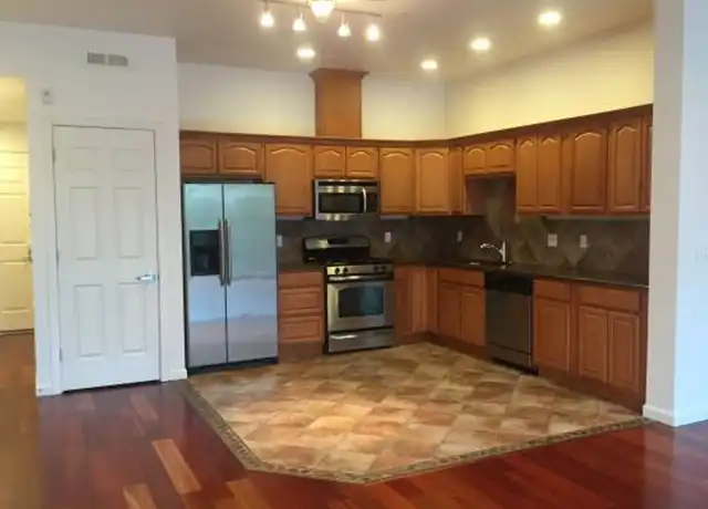Property at 1510 SE 44th Ave Unit 405, Portland, OR, 97215, 1 bed, 1 bath, [object Object]