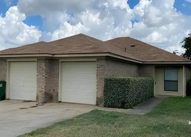 Property at 2812 Ridgecrest Dr, Fort Worth, TX, 76133, 2 beds, 1 bath, [object Object]