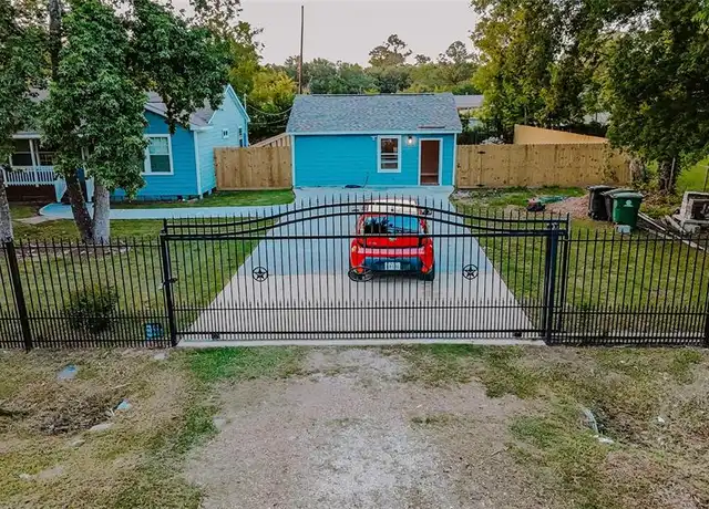 Property at 5609 Apgar St Unit B, Houston, TX, 77032, 2 beds, 1 bath, [object Object]