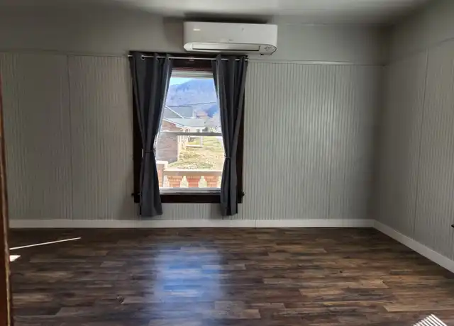 Property at 218 8th Ave Unit 3, Hinton, WV, 25951, 2 beds, 1 bath, [object Object]
