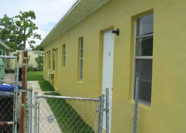 Property at 633 NW 15th Ter, Fort Lauderdale, FL, 33311, 2 beds, 1 bath, [object Object]