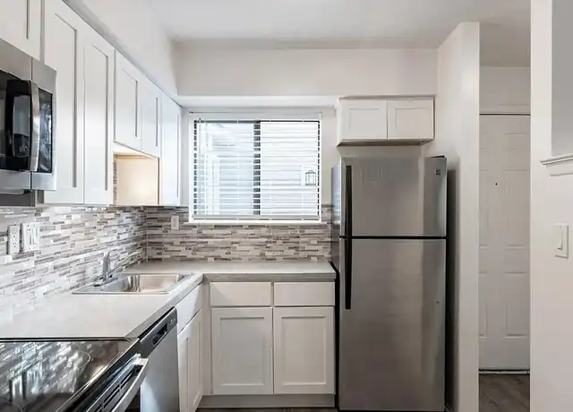 Property at Thornberry Apartments - 5460 Bentley Rd, West Bloomfield, MI, 48322, 2 beds, 1-2 bath, [object Object]