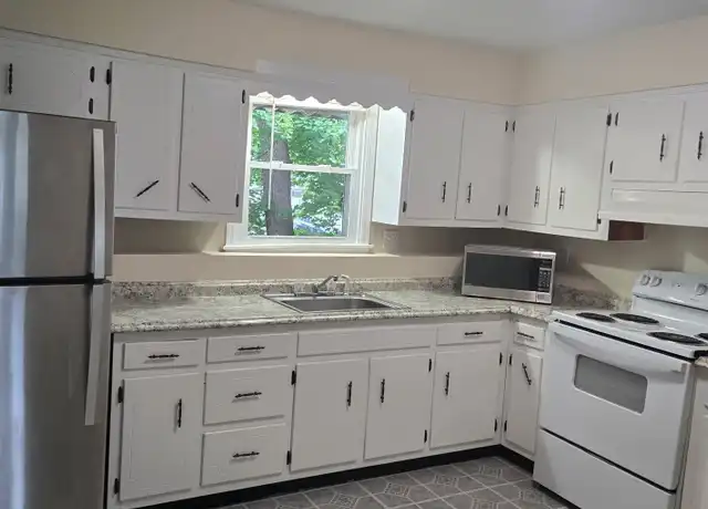 Property at 3 Quien St, Danbury, CT, 06810, 2 beds, 1 bath, [object Object]