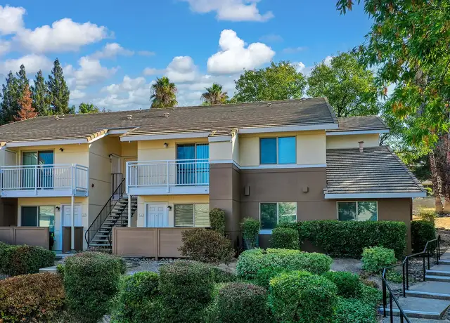 Photo of 1600 Canyon Terrace Ln, Folsom, CA 95630