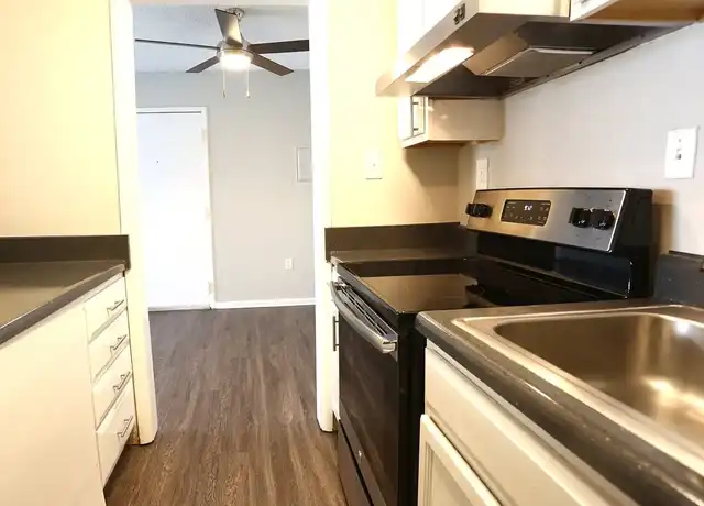 Property at Crater Square - 1025 S Crater Rd, Petersburg, VA, 23805, 2-3 beds, 1-2 bath, [object Object]