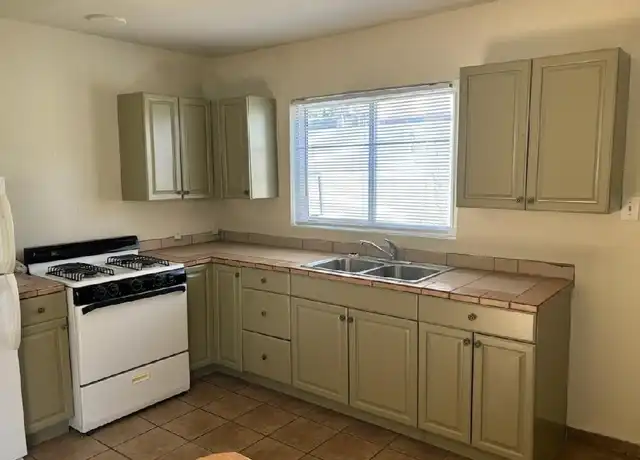 Property at 110 Arno St SE Apt D, Albuquerque, NM, 87102, 1 bed, 1 bath, [object Object]