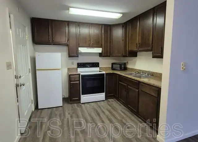 Property at 5917 W Plank Rd Unit 4, Bellevue, IL, 61604, 2 beds, 1 bath, [object Object]