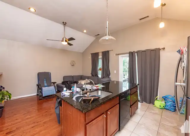 Property at 700 N Noble St Unit 2W, Chicago, IL, 60642, 1 bed, 1 bath, [object Object]