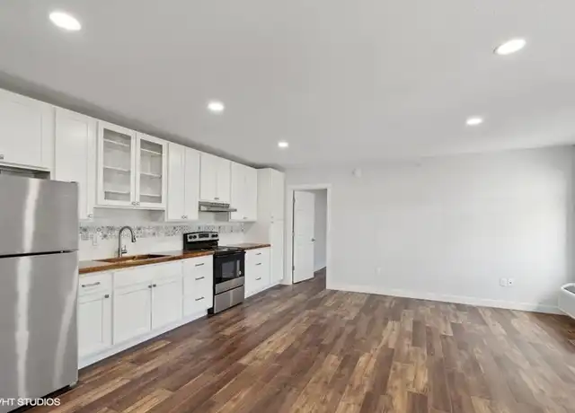 Property at 413 Jefferson St Unit 10, Pella, IA, 50219, 2 beds, 1 bath, [object Object]
