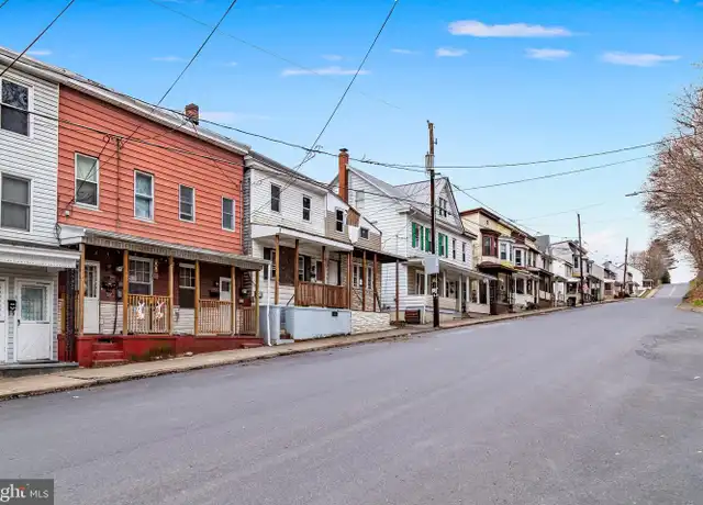 Property at 134 1/2 W Spruce St, Tamaqua, PA, 18252, 2 beds, 1 bath, [object Object]