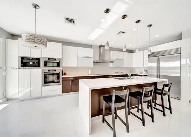 Property at 4424 E Whitewater Ave, Weston, FL, 33332, 5 beds, 4 baths, [object Object]