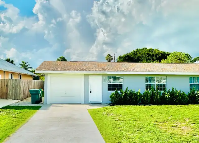 Property at 773 101st Ave N, Naples, FL, 34108, 2 beds, 1 bath, [object Object]