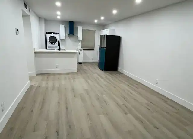 Property at 1015 NE 17th Ave Unit 201, Fort Lauderdale, FL, 33304, 2 beds, 1 bath, [object Object]