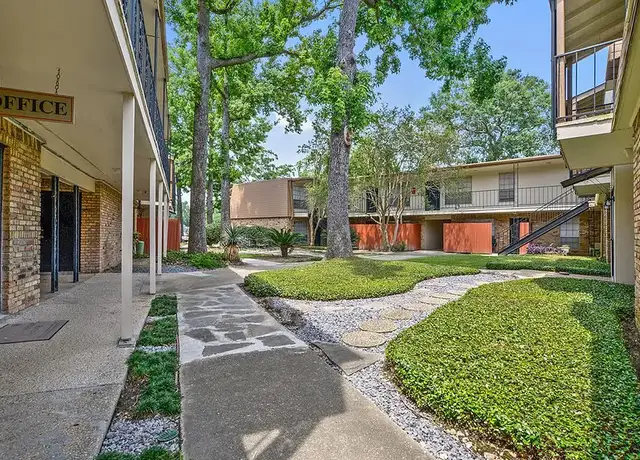 Photo of 2100 College Dr, Baton Rouge, LA 70808