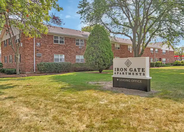 Property at 33 Briar St Apt 16, Glen Ellyn, IL, 60137, 1 bed, 1 bath, [object Object]
