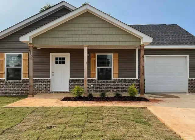 Property at 2418 College St, Columbus, MS, 39701, 3 beds, 2 baths, [object Object]