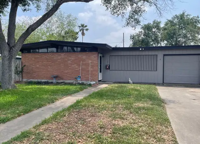 Property at 702 Santa Anita Dr, Kingsville, TX, 78363, 3 beds, 2 baths, [object Object]
