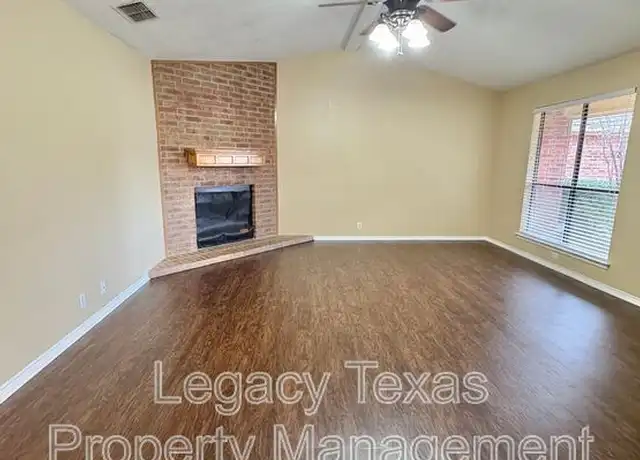 Property at 1208 Lindsey Ln, Cleburne, TX, 76033, 3 beds, 2 baths, [object Object]