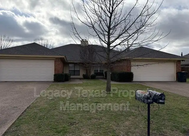 Property at 1208 Lindsey Ln, Cleburne, TX, 76033, 3 beds, 2 baths, [object Object]