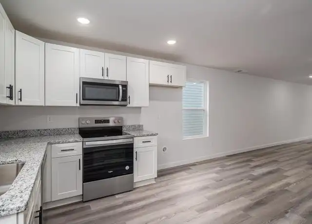Property at 122 4th St SE, Hickory, NC, 28602, 3 beds, 2.5 baths, [object Object]