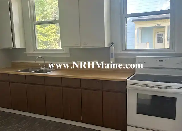 Property at 29 Laurel Ave Unit 4, Auburn, ME, 04210, 1 bed, 1 bath, [object Object]