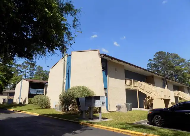 Property at 2811 SW Archer Rd, Gainesville, FL, 32608, 2 beds, 1 bath, [object Object]