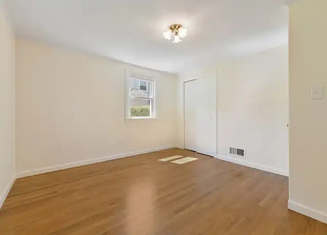 Property at 95 Laurie Ave, West Roxbury, MA, 02132, 2 beds, 1 bath, [object Object]